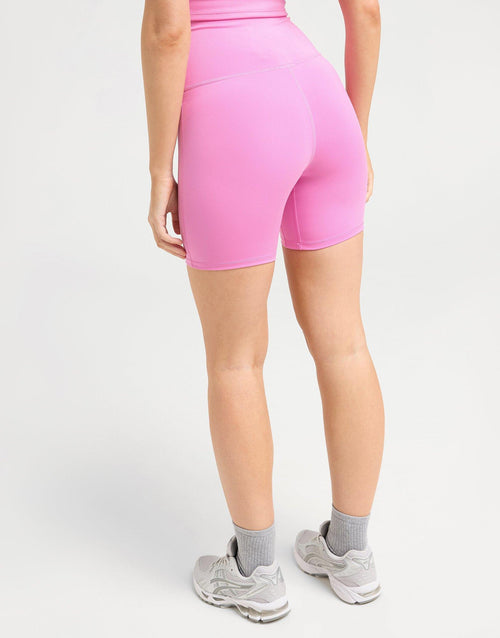 Essential Logo 6" Shorts