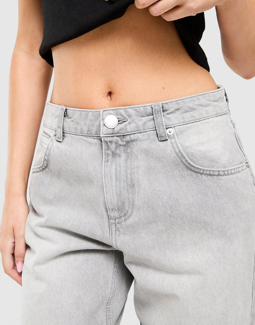 Mid-Rise Loose Jeans