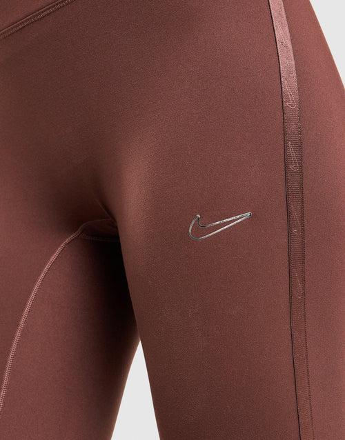 Training Graphic Swoosh Leggings