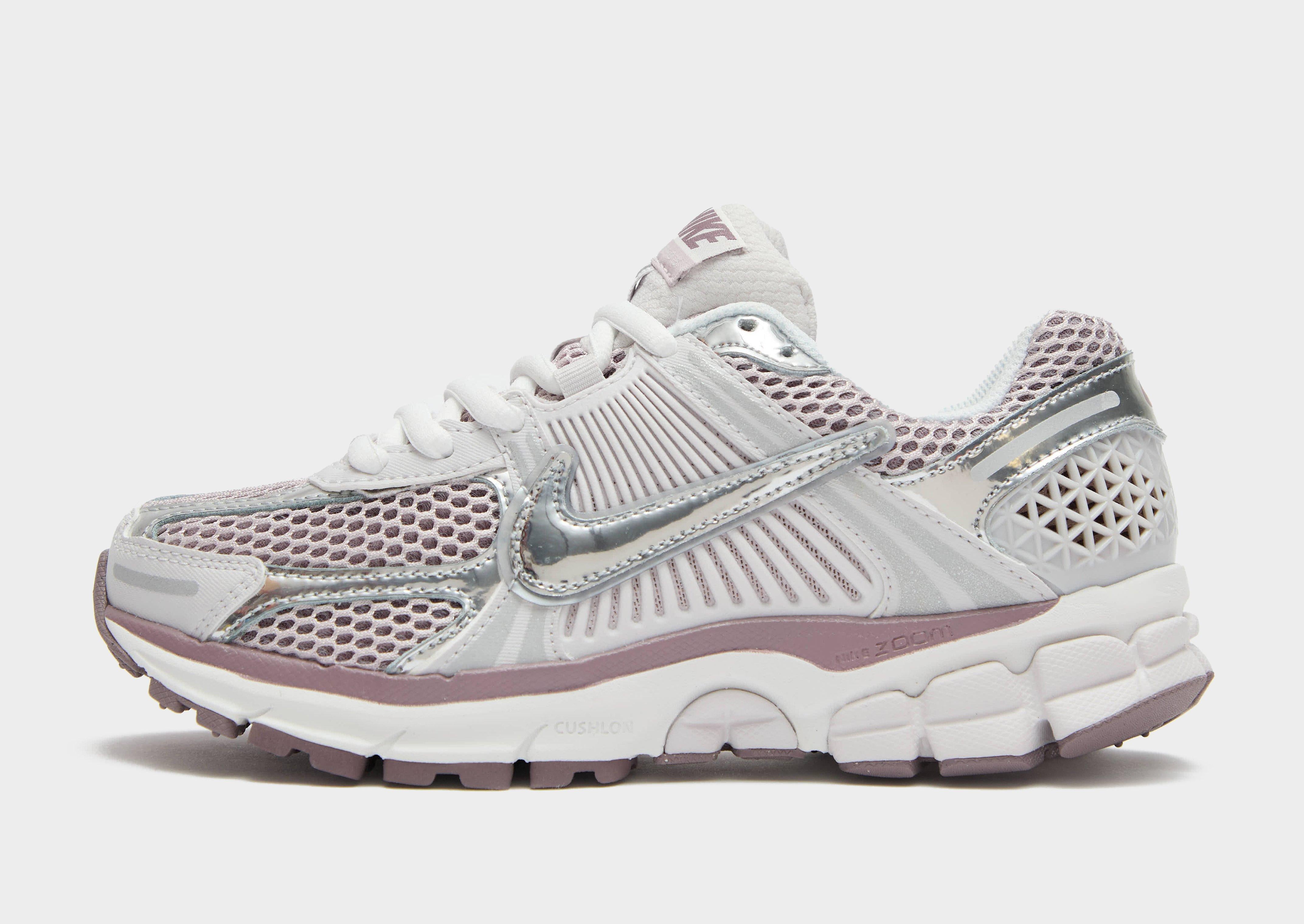 gray nike running shoes womens