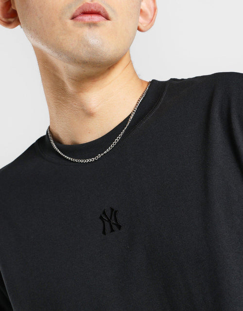 Yankees Tonal Embroidery T-shirt