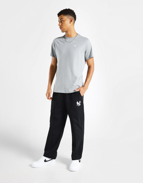 NY Yankees Table T-Shirt