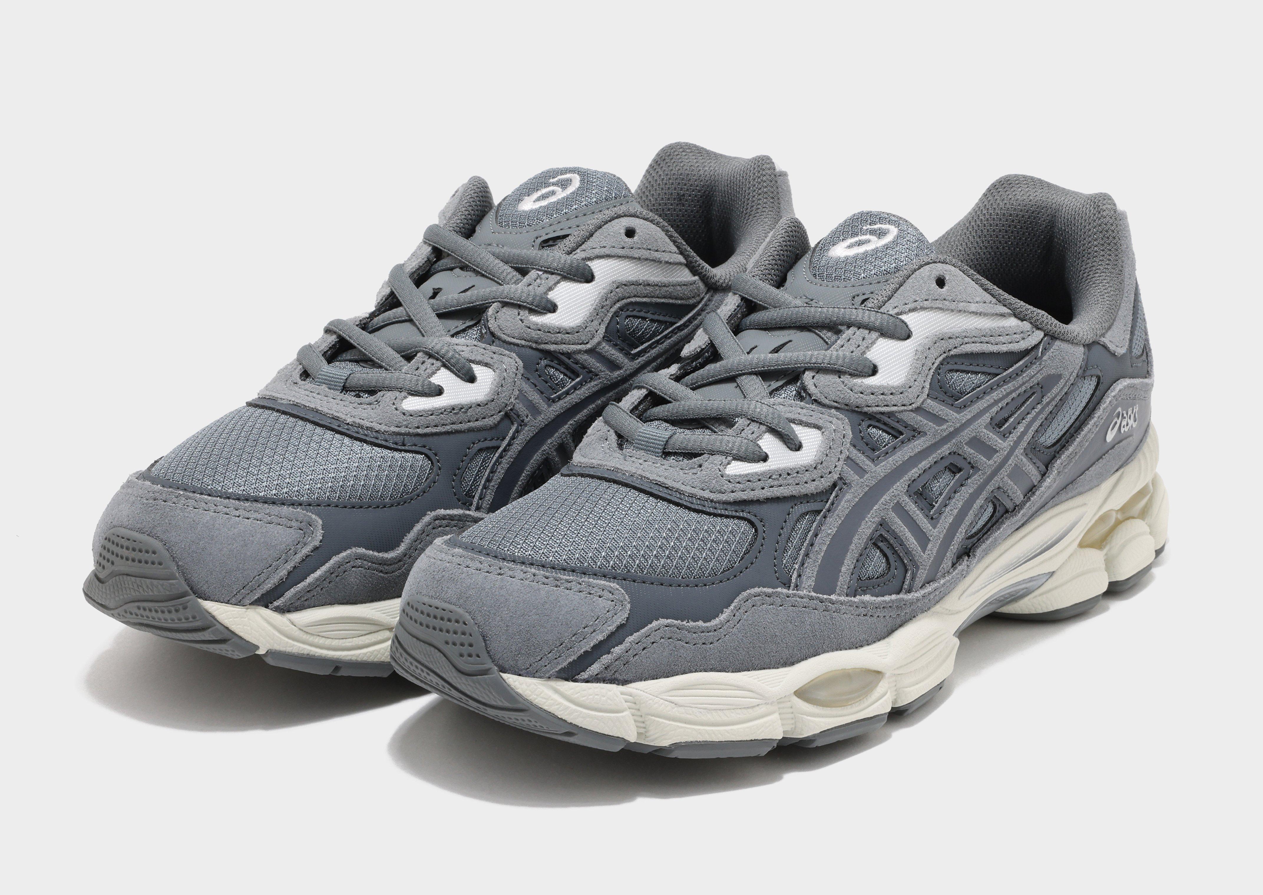 【中古】 Not Everything’s Just Grey New Balance 2002R Marblehead Light Aluminum Men's - ML2002RC