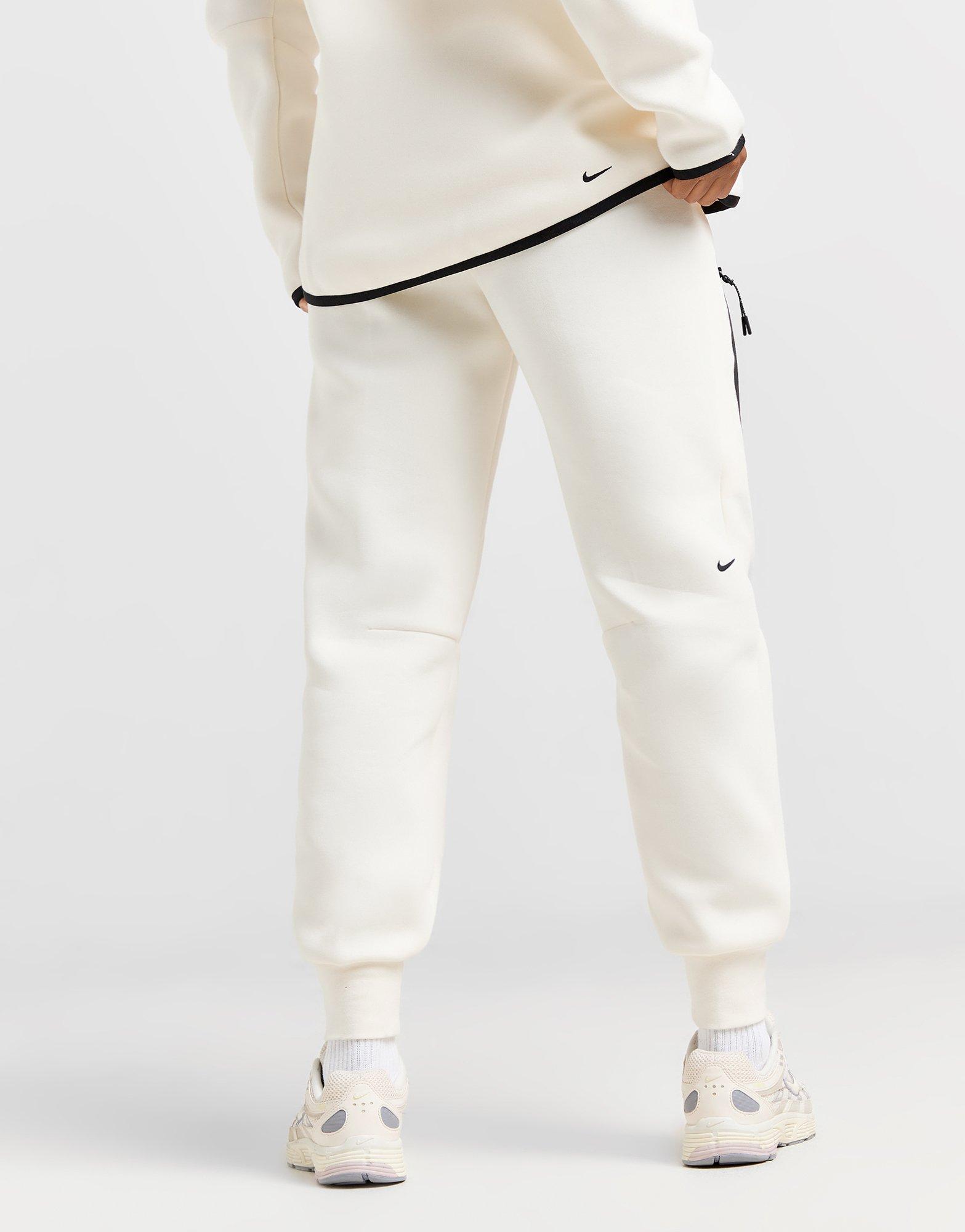 nike cream tech fleece