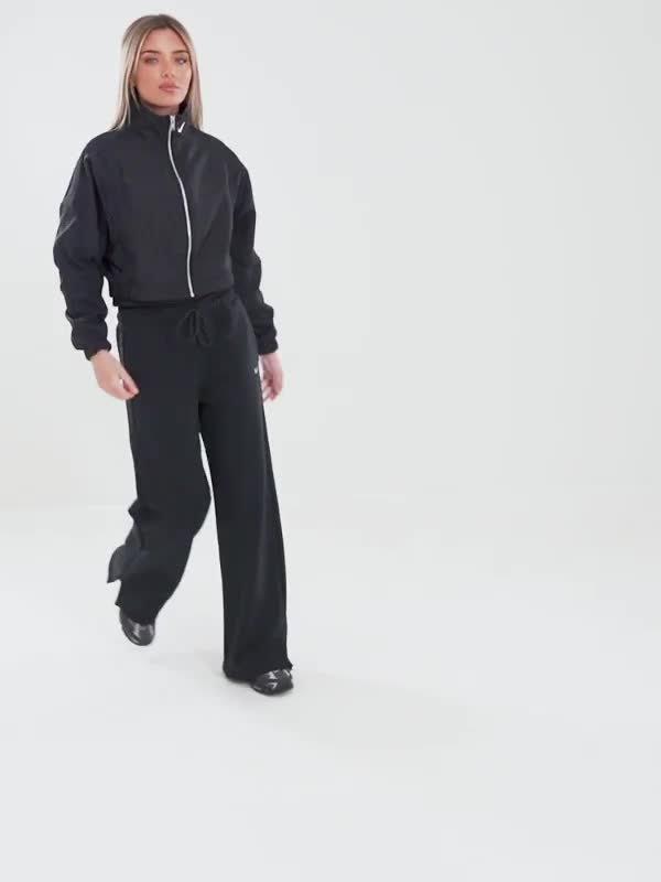 ウォーキング・ランニングウェア NIKE SWOOSH WOVEN JACKET & PANTS Black Nike Swoosh Woven Jacket - JD Sports Singapore