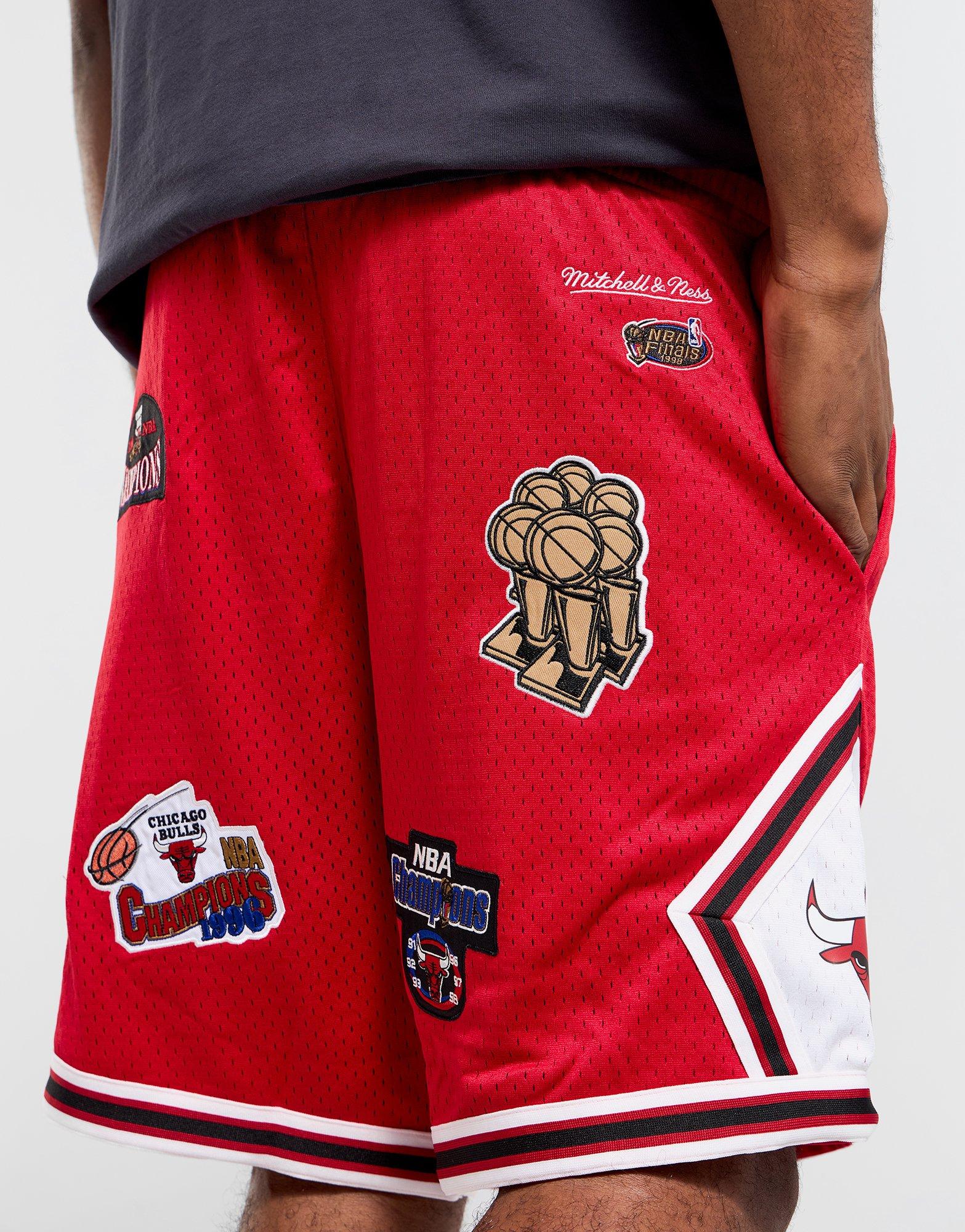 Red Mitchell & Ness Champions Shorts Bulls - JD Sports Singapore