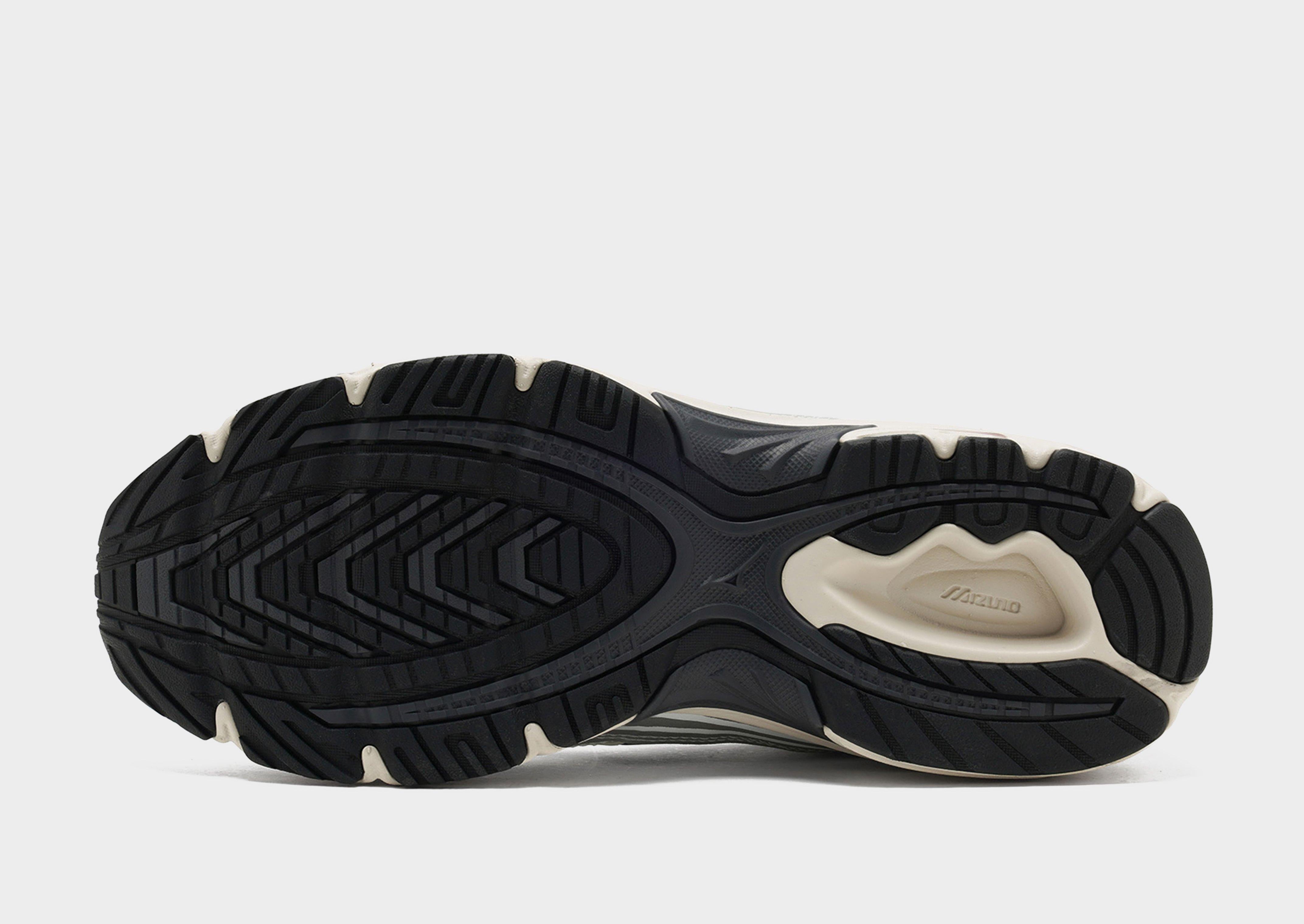 White Mizuno Maximizer - JD Sports Singapore