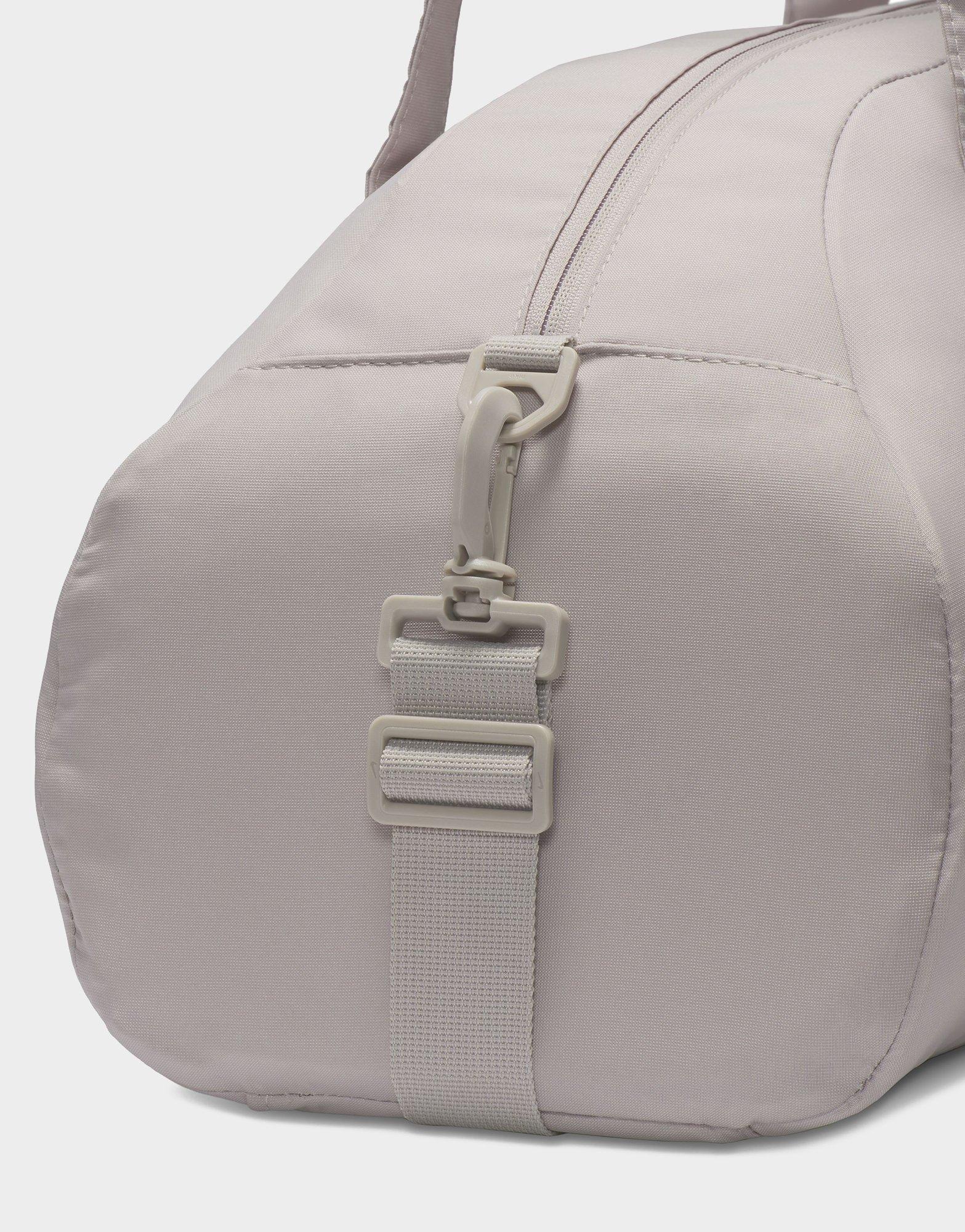 nike gym club 2.0 duffle bag