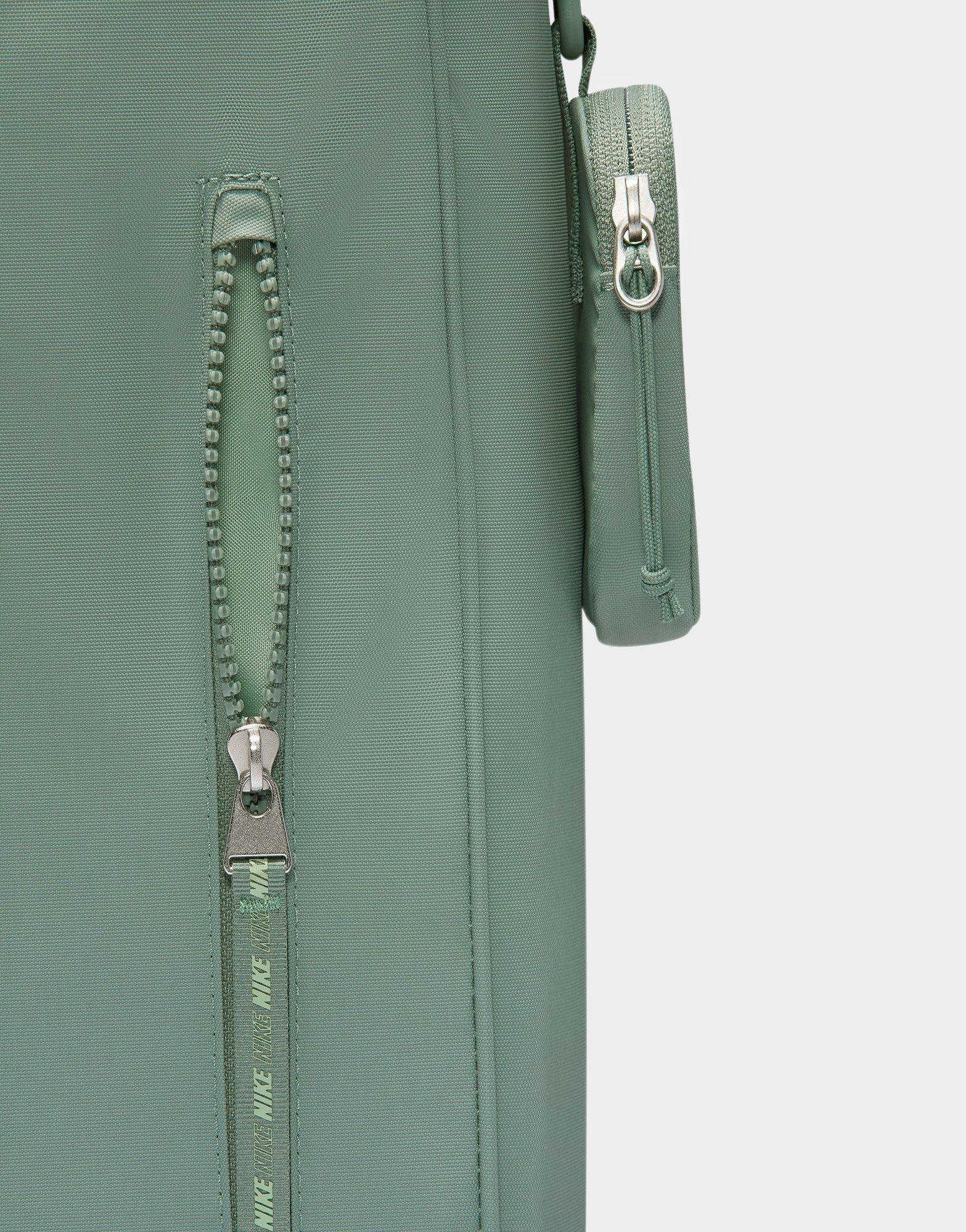 Green Nike Sportswear Commute Tote Bag (20L) - JD Sports Singapore