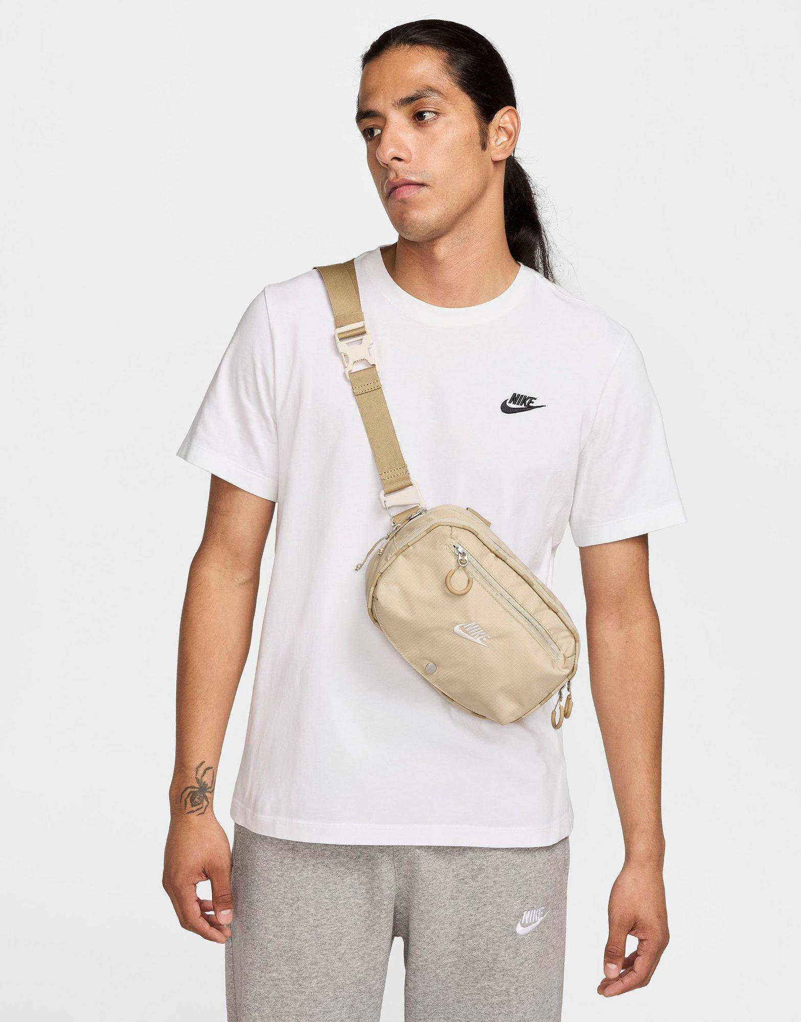 ★NIKE★HAYWARD PATROL クロスボディバッグ★追跡可 NIKE Hayward Patrol Crossbody Bag (4L) HJ8229 010 - Shiekh