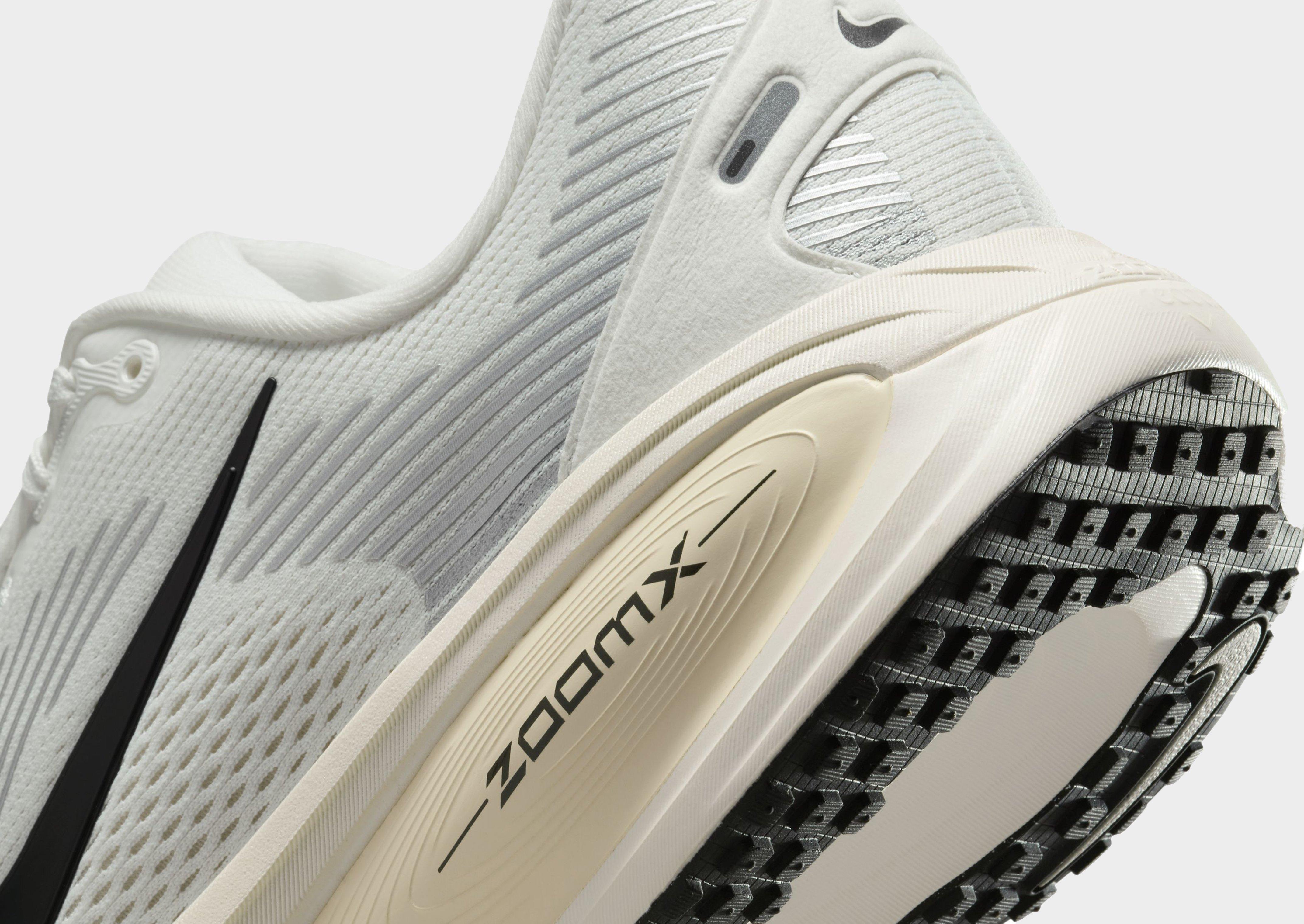 White Nike Vomero 18 - JD Sports Singapore