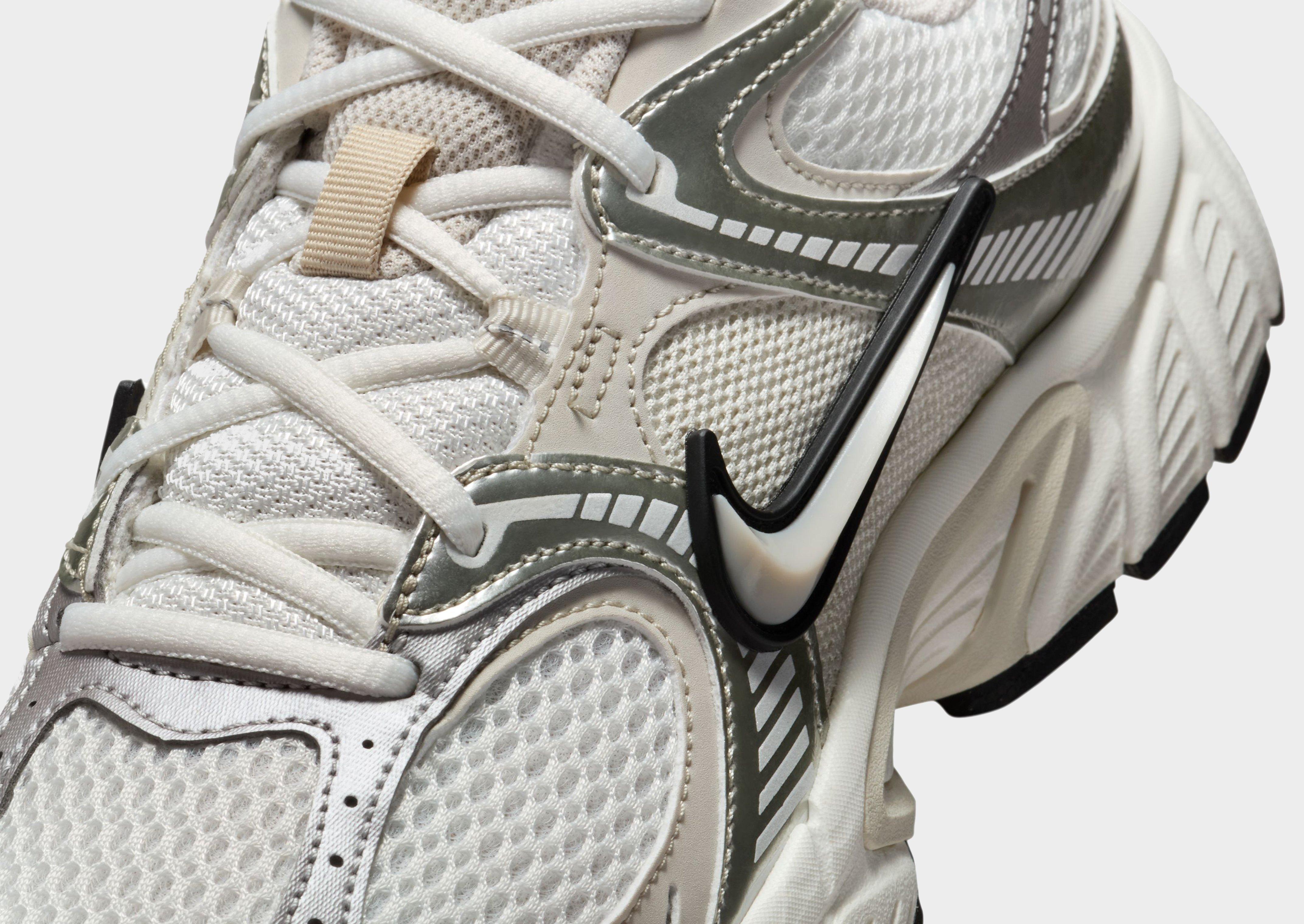 White Nike V5 RNR Women's - JD Sports Singapore