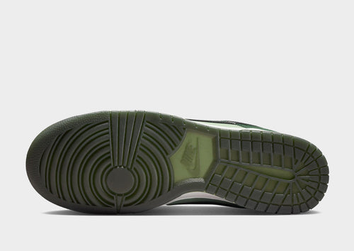 Dunk Low SE