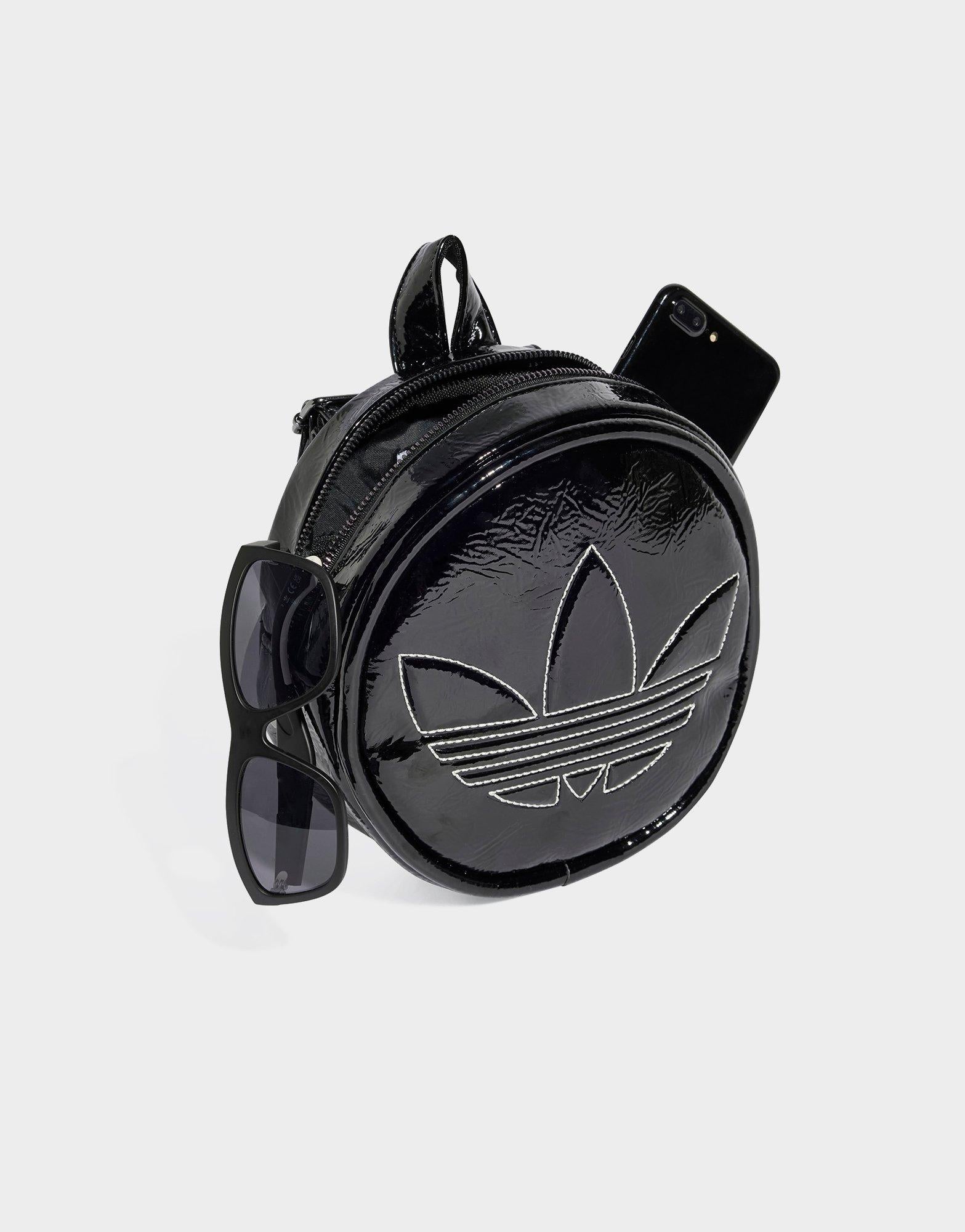 バックパック・リュック ADIDAS Adicolor Premium Round Backpack 5FT1197 adidas Adicolor Premium Round Backpack - Black | Free