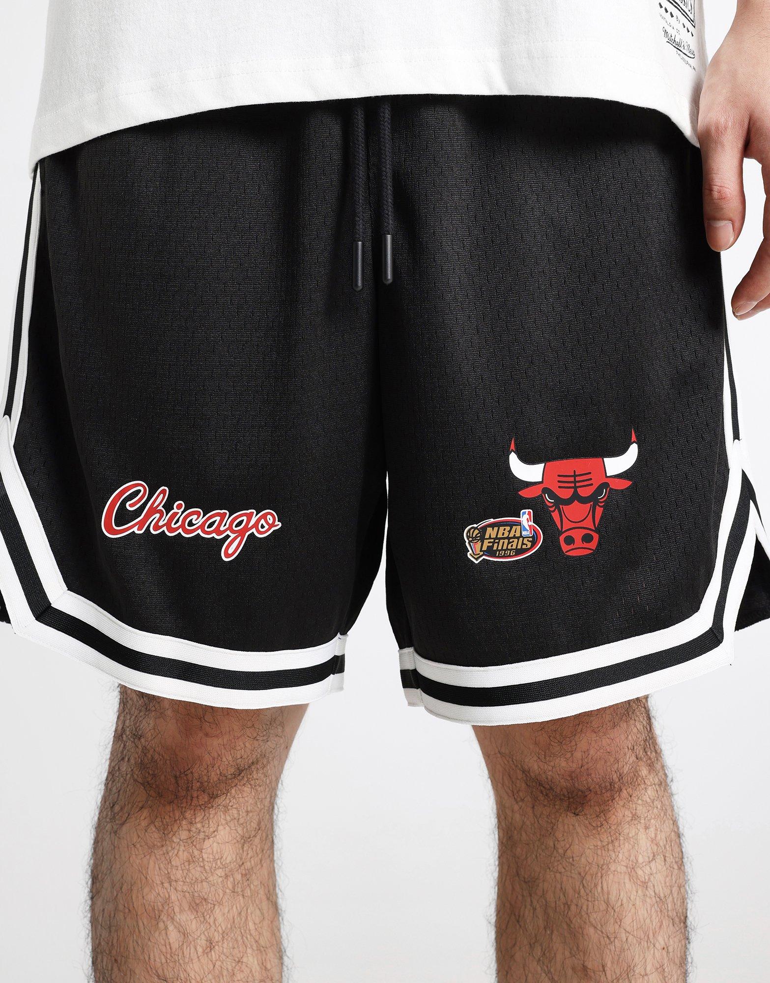 Black Mitchell & Ness Chicago Bulls Mesh Shorts - JD Sports